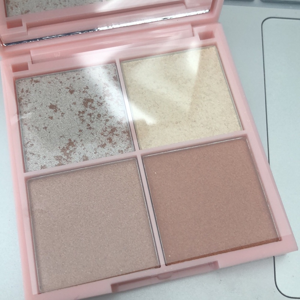 Kinder Glow highlight palette